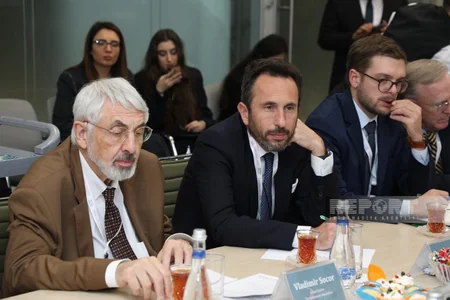 Azərbaycanın qlobal nəqliyyat şəbəkəsində tutduğu strateji mövqe təqdim edilib