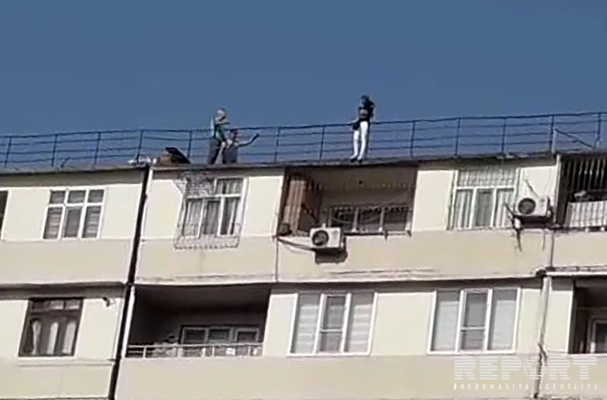 В Баку молодая женщина поднялась на крышу с целью самоубийства - ОБНОВЛЕНО