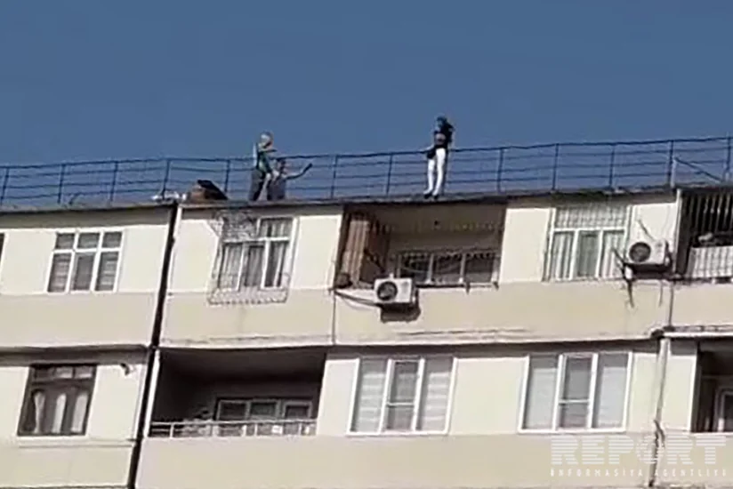 В Баку молодая женщина поднялась на крышу с целью самоубийства - ОБНОВЛЕНО