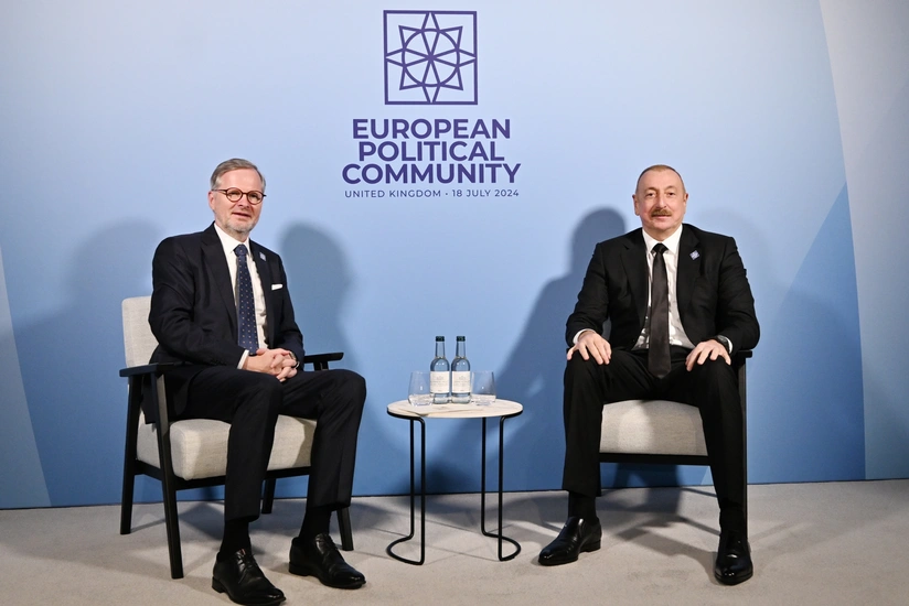 İlham Əliyev Oksfordda Çexiyanın Baş naziri ilə görüşüb - YENİLƏNİB