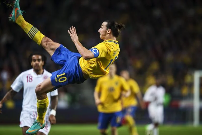 Zlatan İbrahimoviç: Ronaldu 40 metrdən də belə qol vurmağa cəhd etsin