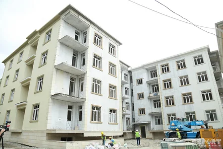 Şamaxıda zəlzələdən zərər çəkənlər üçün 20, 44, 110 mənzilli yaşayış binaları tikilir, 251 evin inşası başa çatıb