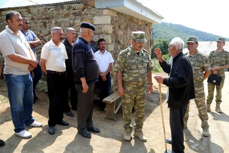Müdafiə naziri cəbhəboyu zonada yerləşən bölmələrin qışa hazırlığını yoxlayıb - VİDEO