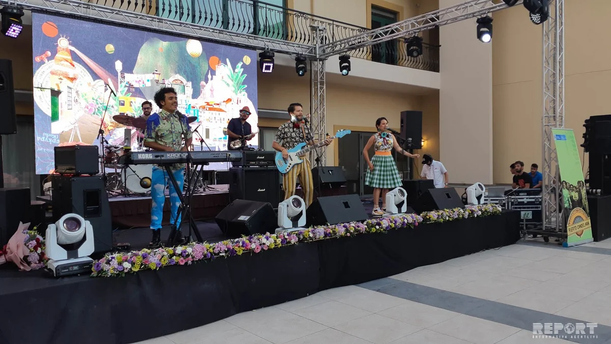 Çılğın emosiyalar və atəşli ritmlər: Bakıda Kolumbiyanın musiqi qrupunun konserti olub - FOTO