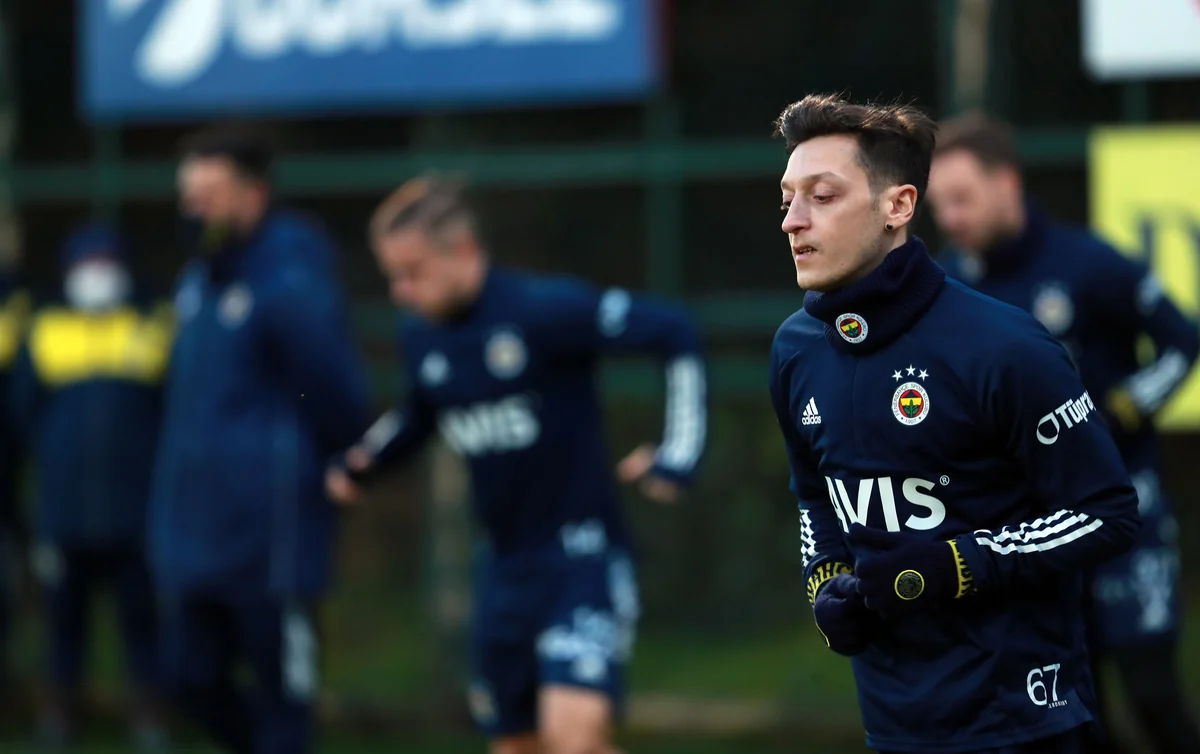 Fənərbağça Özilin maaşını açıqladı