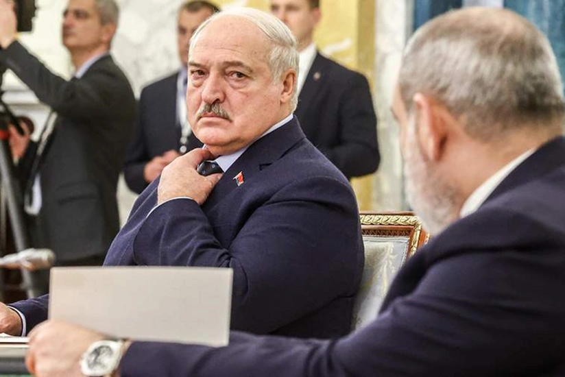 Lukaşenko: Paşinyan Ermənistanı məhv edəcək