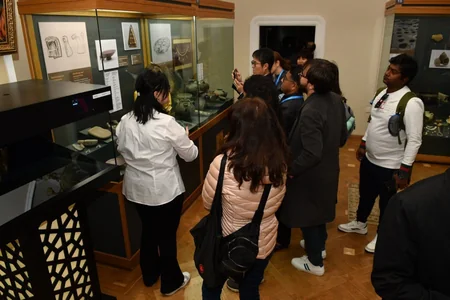 COP29 çərçivəsində Azərbaycana gələn xarici jurnalistlər tarixi, mədəni və nadir eksponatlarla tanış olublar