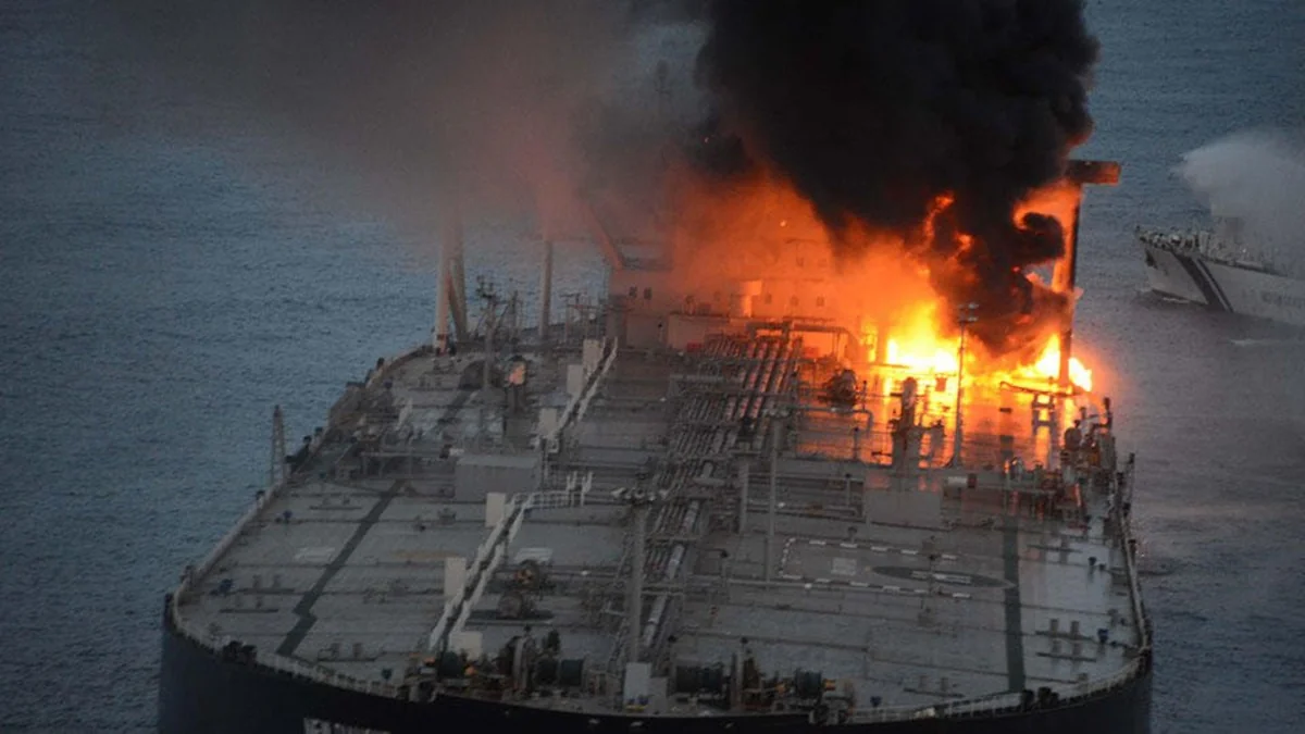 Blast strikes ship off Saudi Arabia