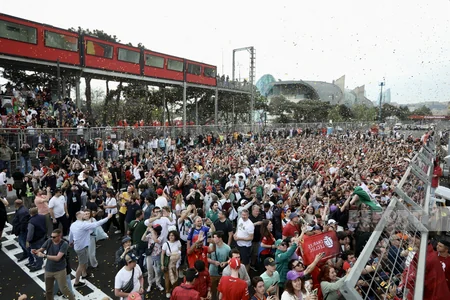 “Formula 1”: Azərbaycan Qran-prisinin qalibləri mükafatlandırılıblar - FOTOREPORTAJ