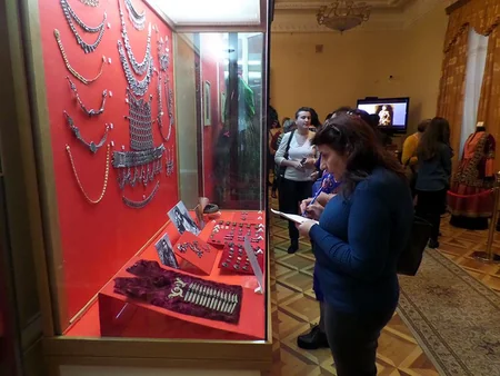 Milli Azərbaycan Tarixi Muzeyində “Qadın geyim bəzəkləri” sərgisinin açılış mərasimi keçirilib
