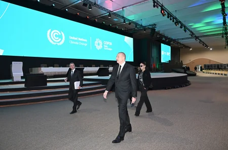 İlham Əliyev Bakı Olimpiya Stadionunun ərazisində COP29-la bağlı yaradılan şəraitlə tanış olub - YENİLƏNİB