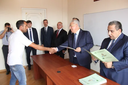 Kənd təsərrüfatı naziri Salyanda vətəndaşlarla görüşüb