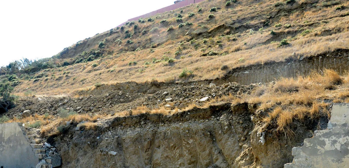Xətai rayonunda torpaq sürüşməsi olub