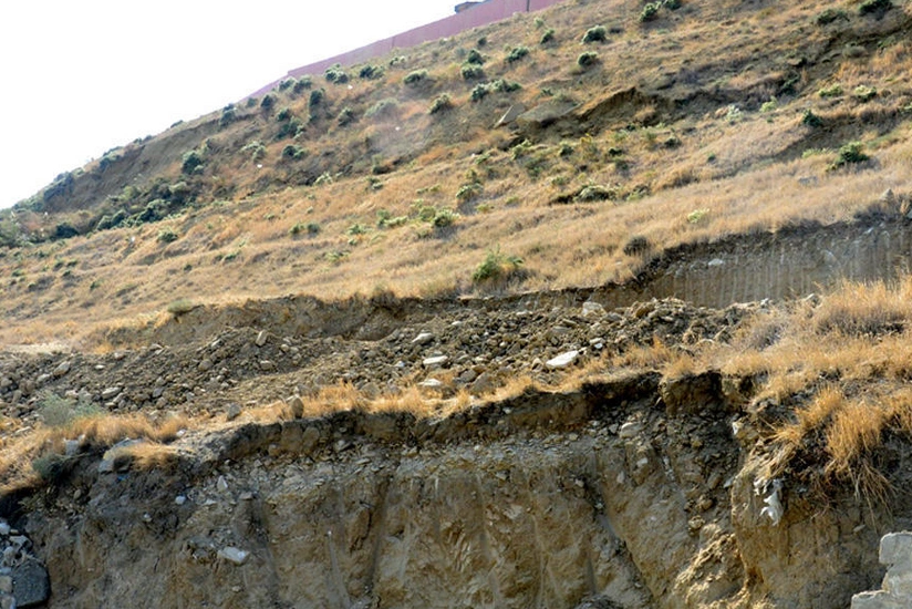 Xətai rayonunda torpaq sürüşməsi olub