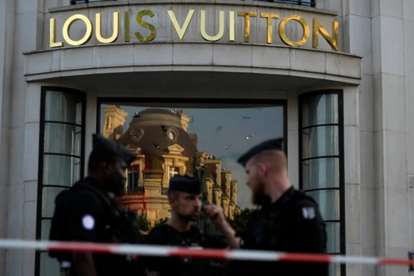 Бутик Louis Vuitton в Париже во второй раз обокрали