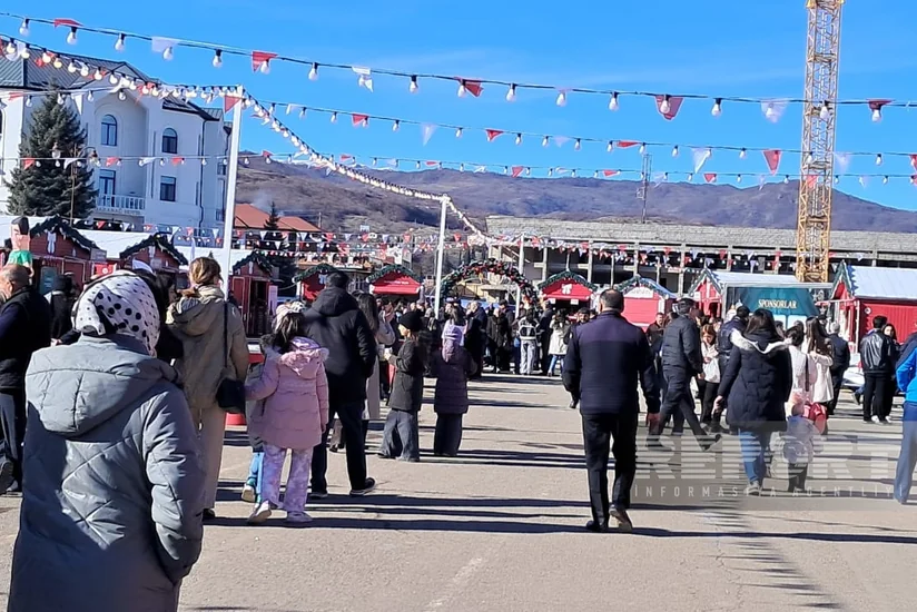 Ölkənin müxtəlif bölgələrindən insanlar Yeni il tətili üçün Xankəndiyə axın edib
