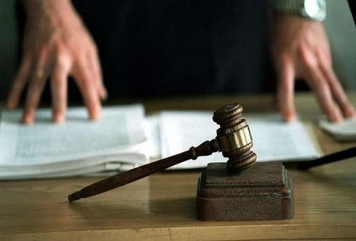 Dələduzluqda təqsirləndirilən qadınların məhkəməsi başlayıb