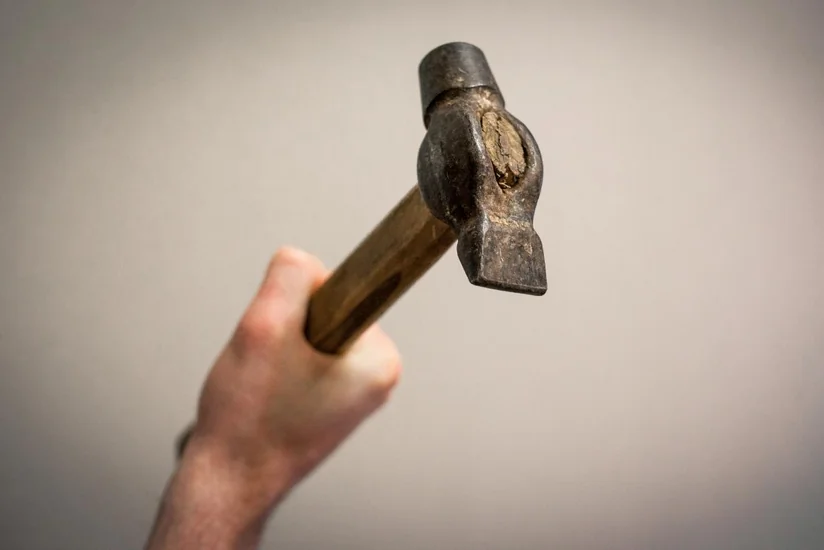 Mingəçevirdə anasını çəkiclə vurub öldürən şəxsin istintaqı başa çatıb