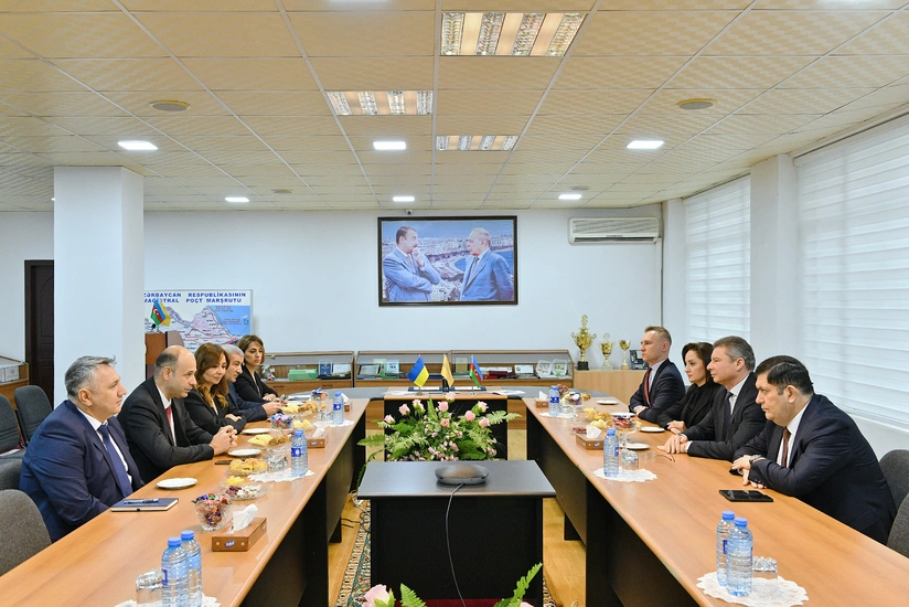 Презентованы почтовые марки по случаю 30-летия азербайджано-украинских отношений