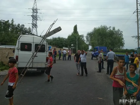 Bərdədə mikroavtobus avtomobillə toqquşub, ölən var - FOTO - VİDEO - YENİLƏNİB