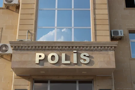 Azərbaycanda kriminal aləmə yaxın şəxs polisə atəş açıb