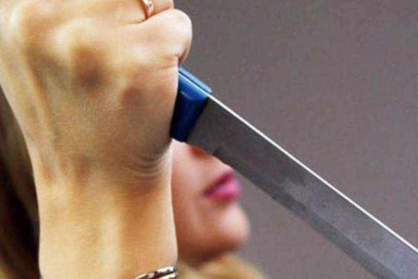 Abşeronda qadın bıçaqla özünə xəsarət yetirdi