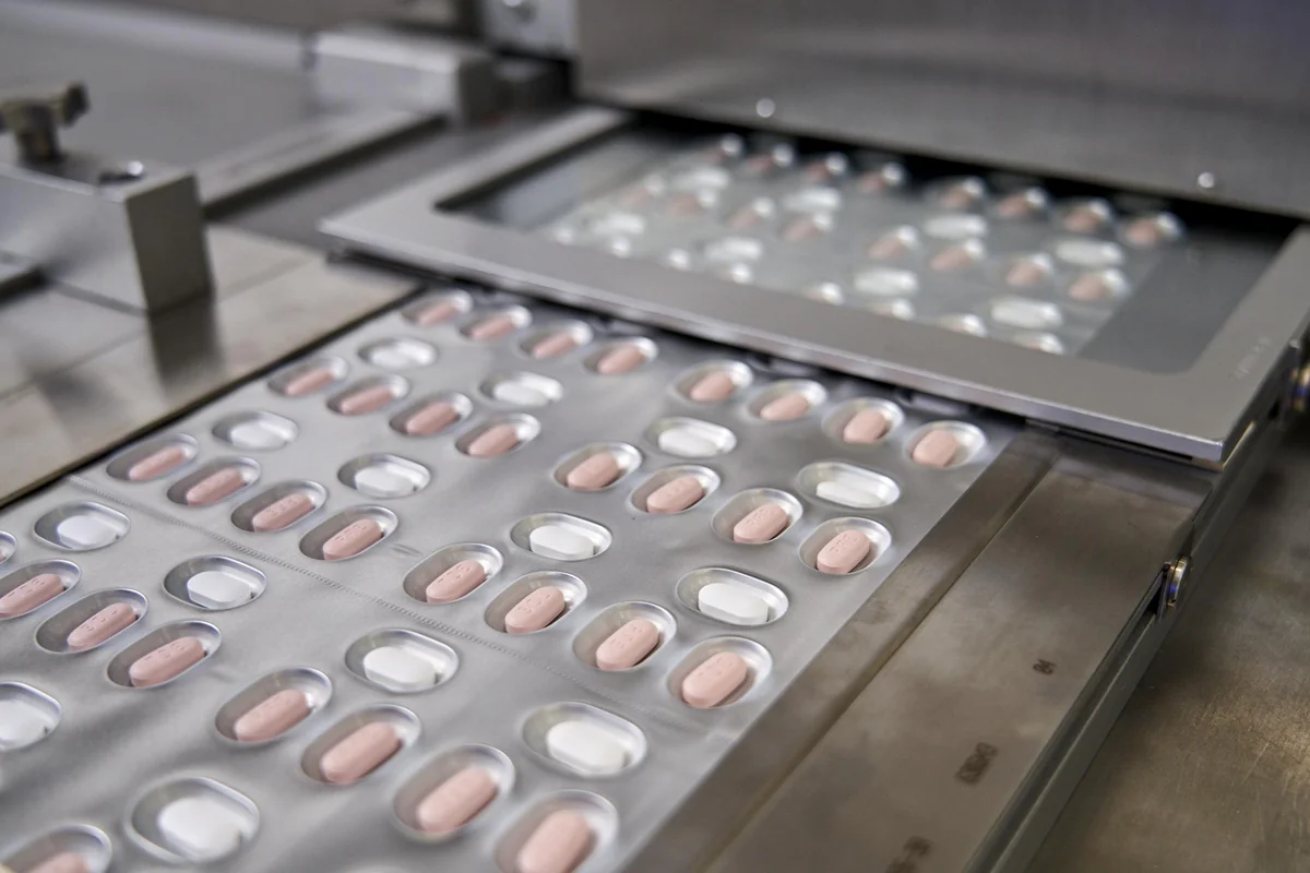 Власти США закупили 10 млн доз препарата Pfizer