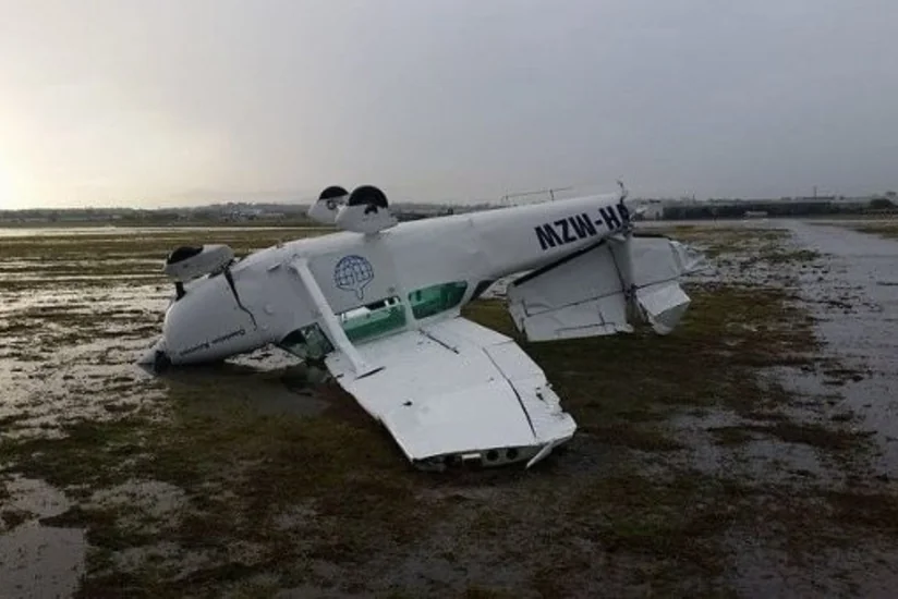 ​Avstraliyada güclü külək təyyarələri aşırıb