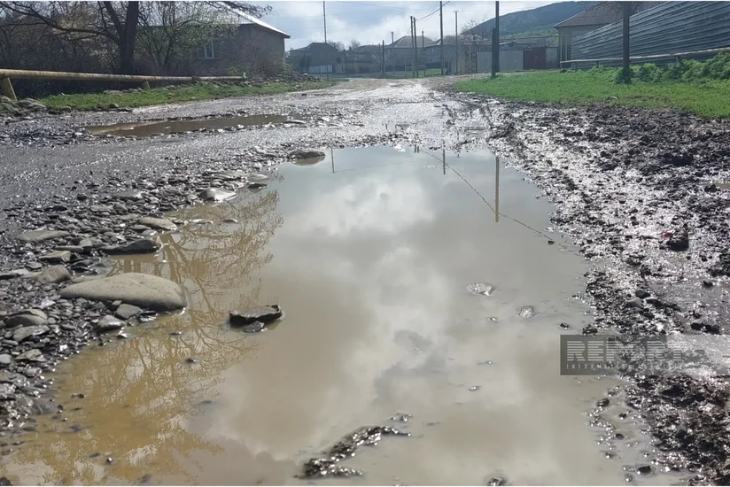 Oğuzun Yenikənd kəndinin yolu yararsız vəziyyətə düşüb