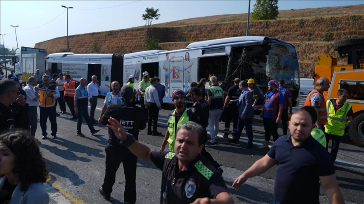 В Стамбуле при аварии метробуса погиб 1 человек, 50 получили ранения