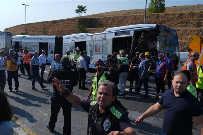 В Стамбуле при аварии метробуса погиб 1 человек, 50 получили ранения