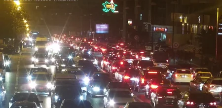 Bakıda nəqliyyat vasitələrinin hərəkətində sıxlıq yaranıb