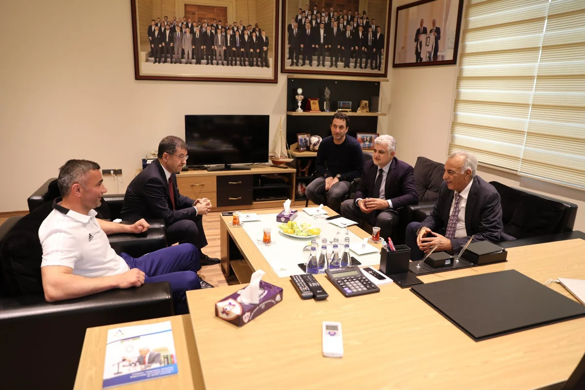 Qarabağın prezidenti klubu ziyarət edib