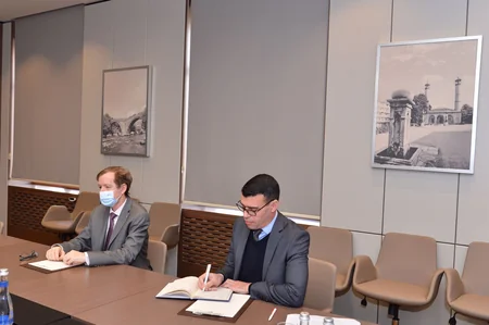 Ceyhun Bayramov Əlcəzairin Azərbaycandakı yeni səfiri ilə görüşüb