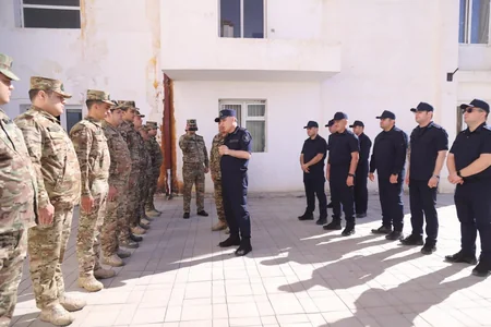 Kamran Əliyev Kəlbəcər və Laçına səfər edib, hərbçilərlə görüşüb