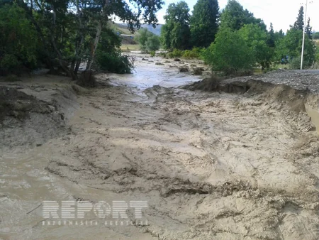 ​İsmayıllı və Göyçay rayonunun bir neçə kəndini sel suları basıb - FOTO