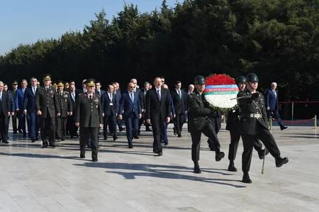 Prezident İlham Əliyev Ankarada Anıtqəbiri ziyarət edib