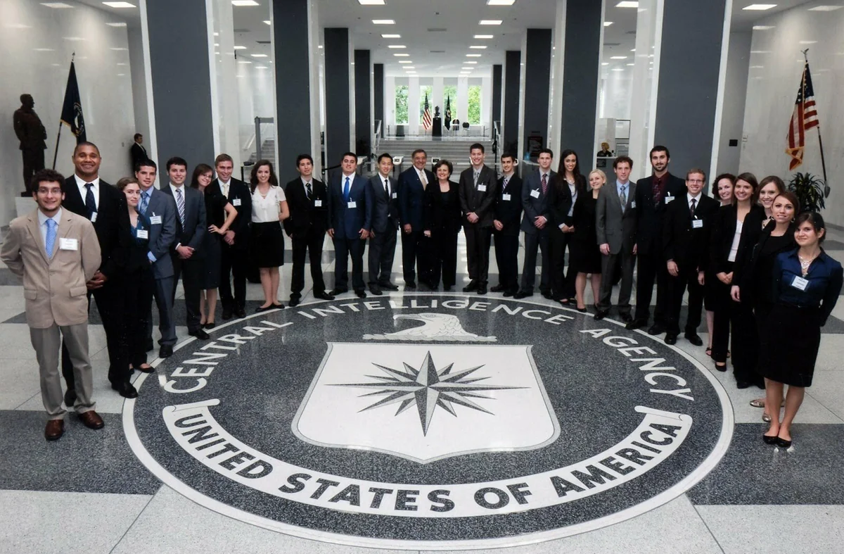 Почти половину сотрудников ЦРУ США составляют женщины