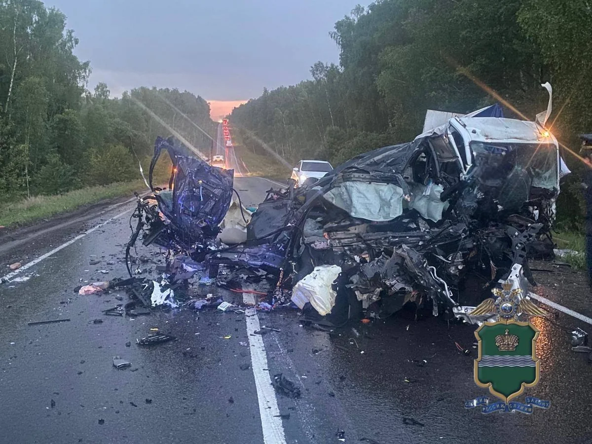 В Калужской области РФ пять человек погибли в тяжелом ДТП