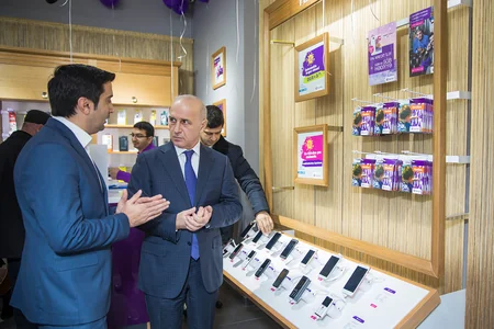 “Azercell” daha bir eksklüziv mağazasını Mərdəkanda açıb