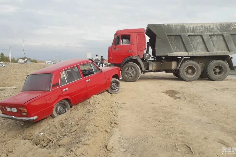 Kürdəmirdə yol qəzası olub, xəsarət alan var - FOTO