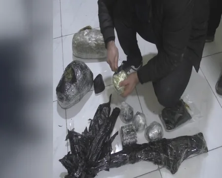Göyçayda silahlı narkotacir saxlanılıb, ondan külli miqdarda narkotik götürülüb