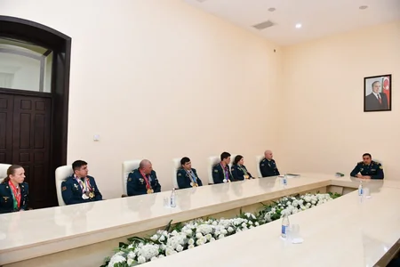 Elçin Quliyev idmançıları təltif edib