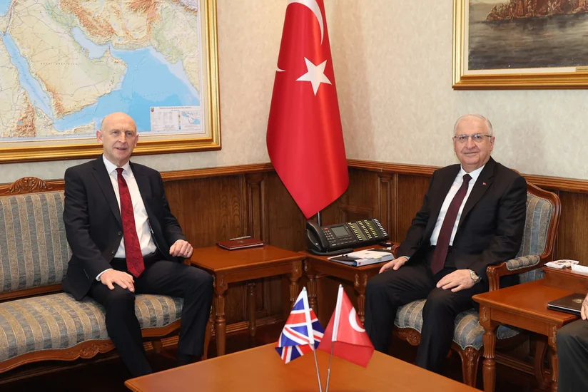 Türkiyə və Britaniya müdafiə nazirləri regional təhlükəsizlik məsələlərini müzakirə ediblər