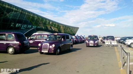 Беспорядочная парковка такси в бакинском аэропорту создает пробки - ФОТОРЕПОРТАЖ