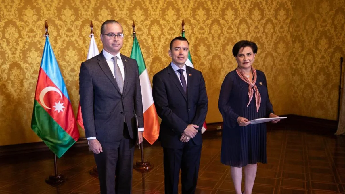 Azerbaijan ambassador presents his credentials to President of Ecuador