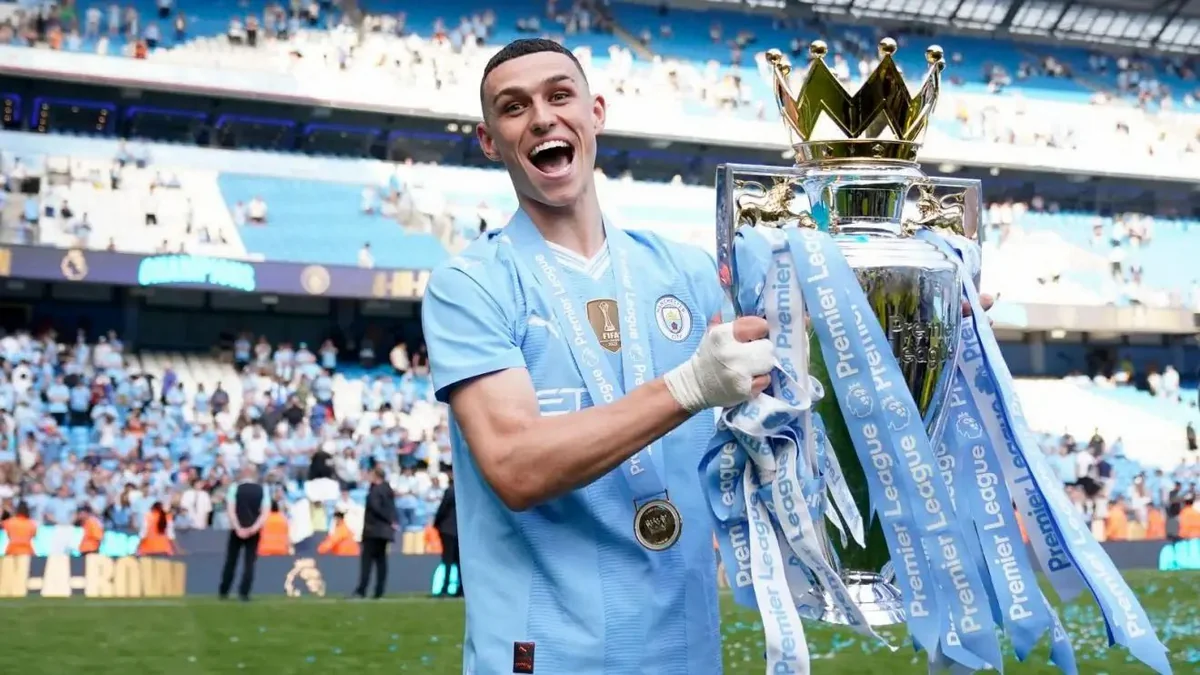 Foden Mançester Siti klubunun tarixinə düşüb