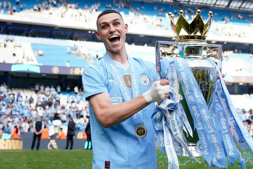 Foden Mançester Siti klubunun tarixinə düşüb