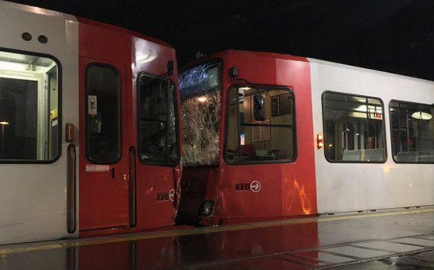 Almaniyada metro qatarlarının toqquşması nəticəsində onlarla insan xəsarət alıb