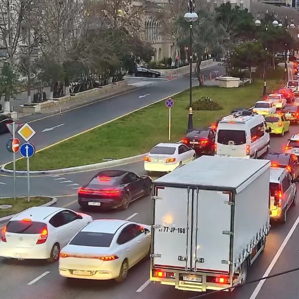 Bakının bir sıra yollarında tıxac müşahidə olunur